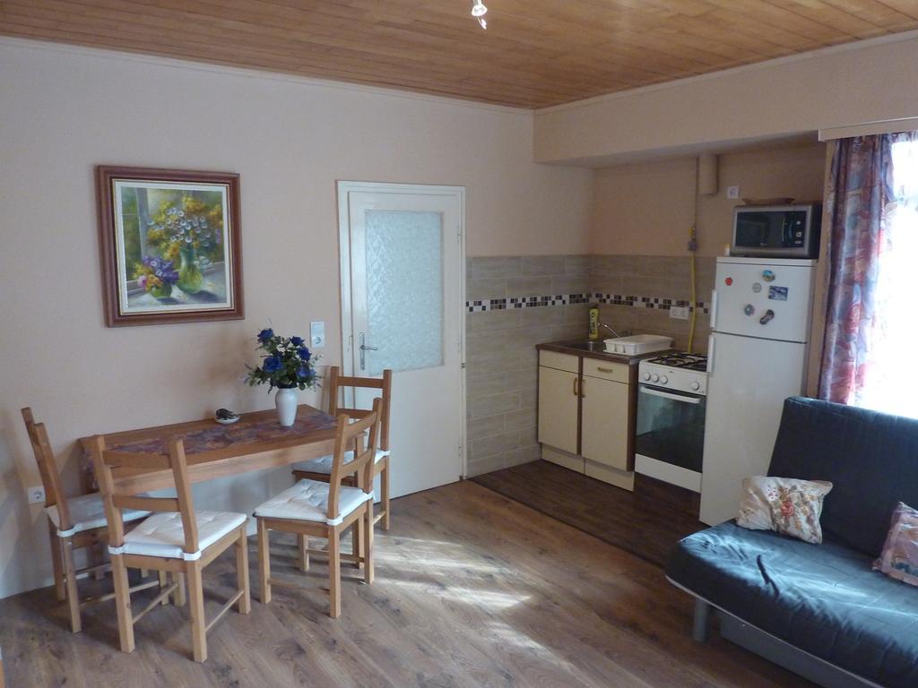 Vadasztanya Apartmanhazak Siofok Ruang foto